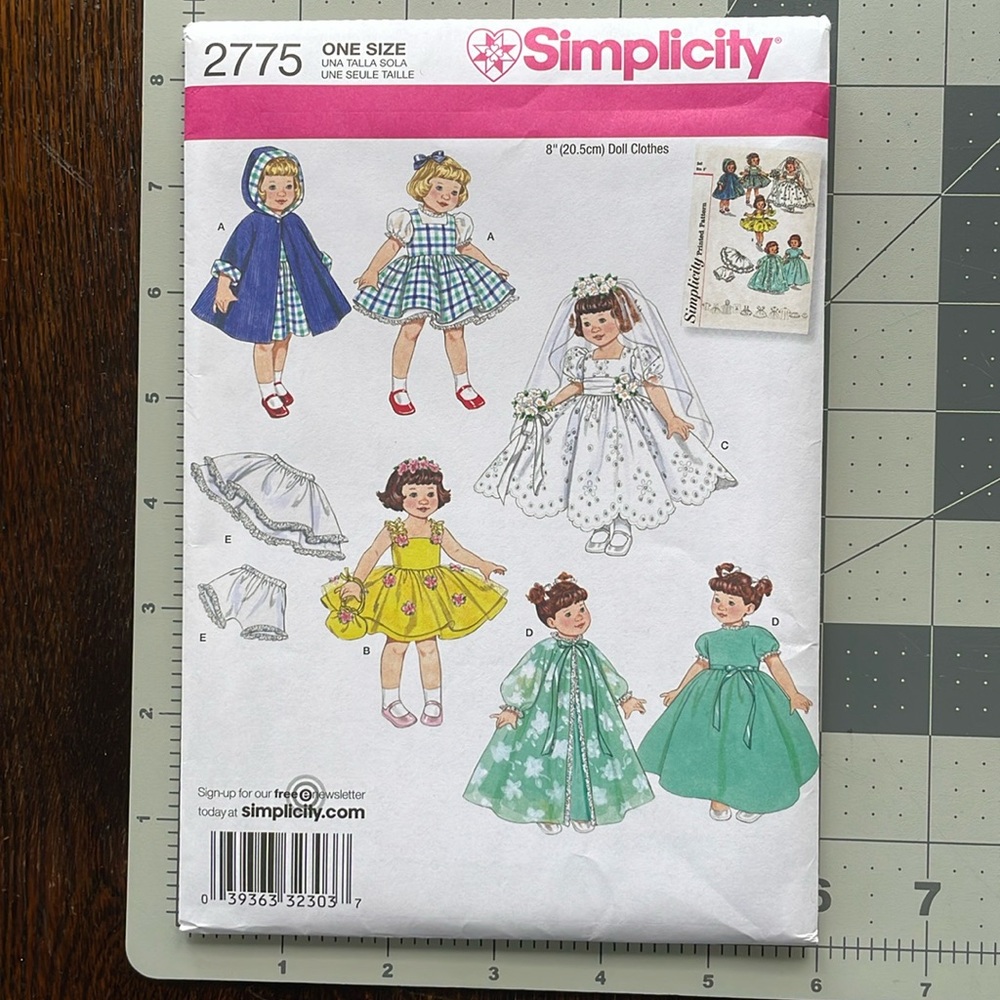 Simplicity 2775  wardrobe sewing pattern for 8" doll (11 items of clothing)